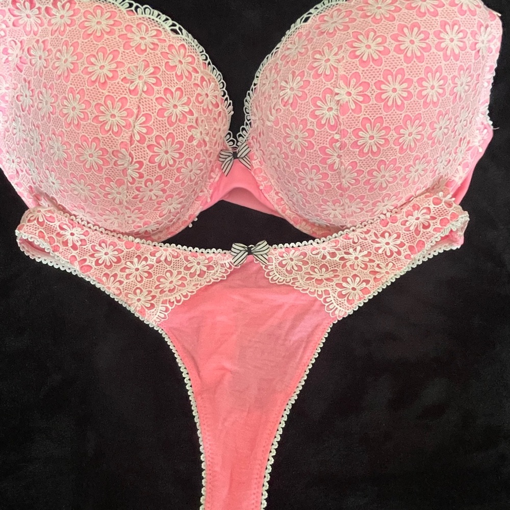 Brand new Victoria's Secret Pink Floral Lace Bra Set with panties